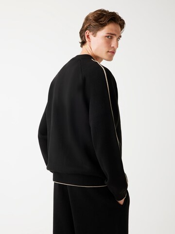 GUESS Sweatjacke in Schwarz