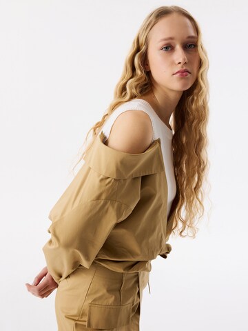 Twist Blouse in Brown
