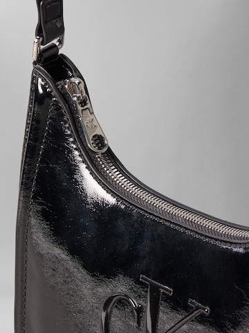 Calvin Klein Shoulder bag in Black