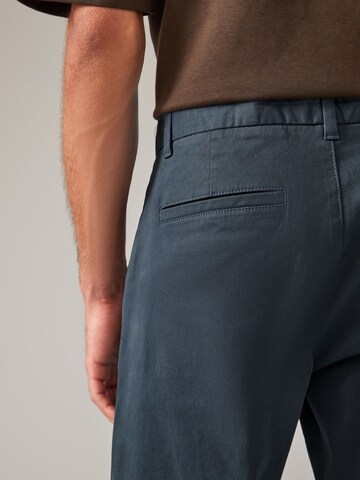 regular Pantaloni chino di Next in blu