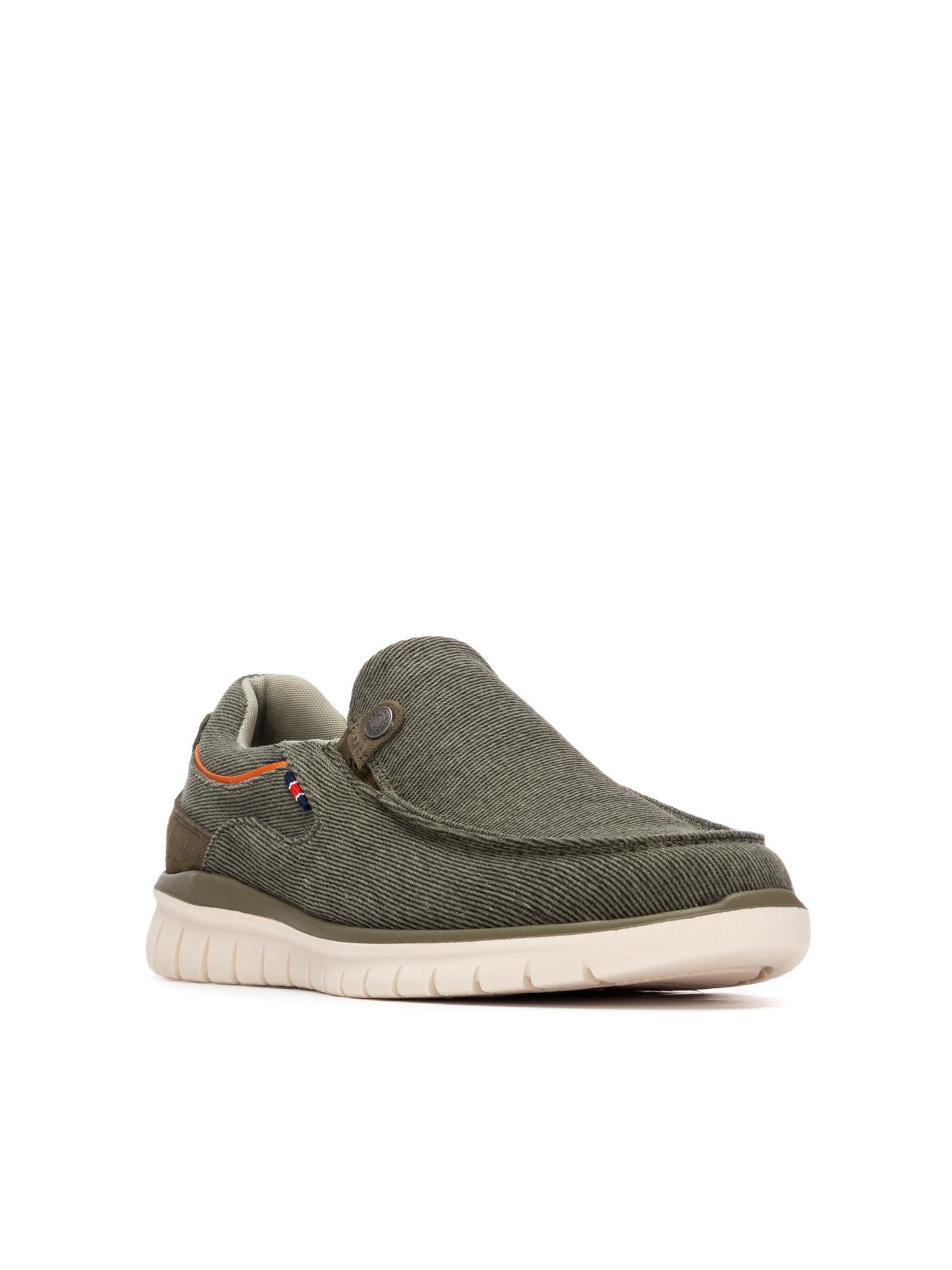 Refresh Athletic Shoes in Green