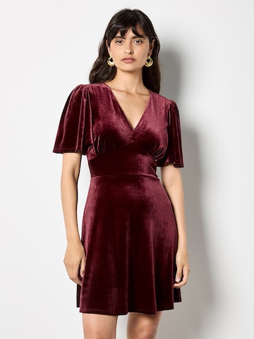 Apricot Dress in Red: front
