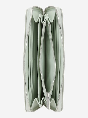 Calvin Klein Kukkaro 'Daily' värissä vihreä