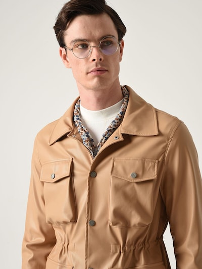 Antioch Veste mi-saison en camel, Vue avec produit