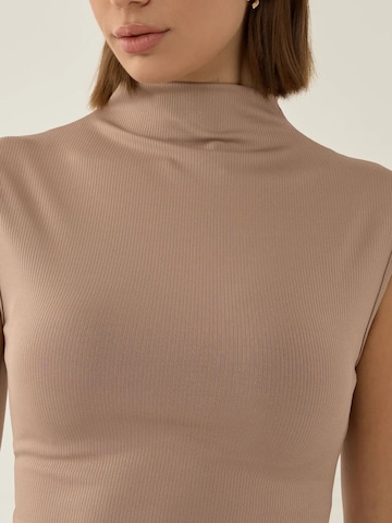 Hiccup Top in Brown
