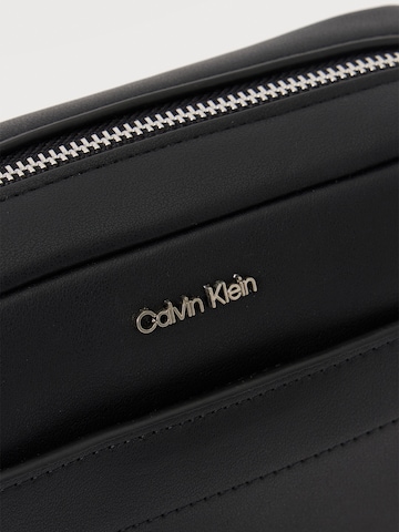 Calvin Klein Piperetáskák 'RAISED' - fekete