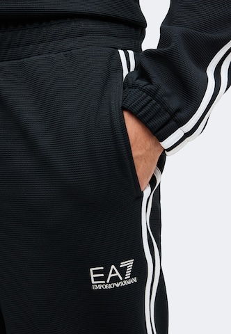 Trening de la EA7 Emporio Armani pe negru