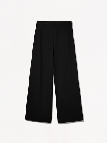 Bershka Wide Leg Laskoshousut värissä musta