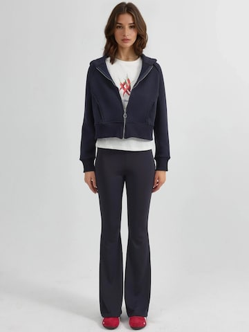 Sweat-shirt 'Kapuzenpullover' Hiccup en bleu