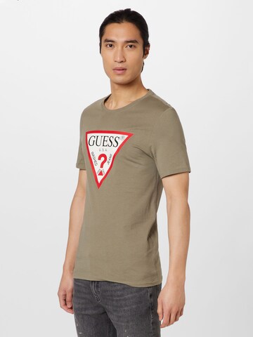GUESS T-Shirt in Grün: Vorderseite