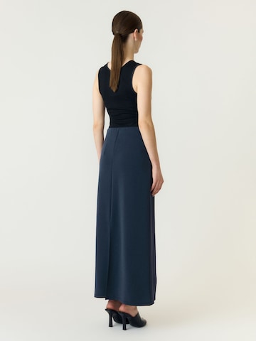 Gonna 'YASCoze' di YAS in blu