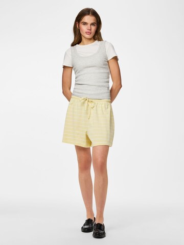 PIECES - Loosefit Pantalón 'PCSadie' en amarillo