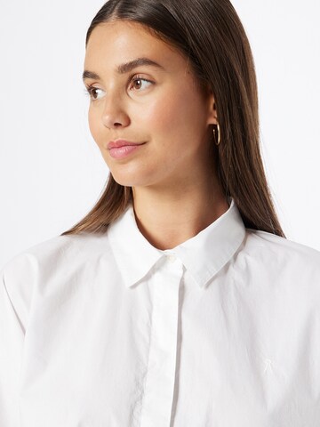 Camicia da donna 'Adhira' di ARMEDANGELS in bianco