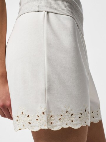 PIECES - Loosefit Pantalón 'PCChilli' en blanco