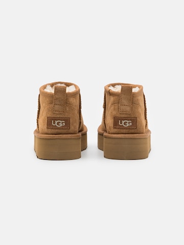 UGG Csizma 'Classic Ultra Mini' - barna