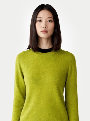 GOBI Cashmere Trui 'Women's Essential Cashmere Crewneck Sweater' in Geel