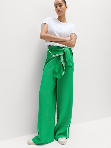 Marks & Spencer Wide leg Trousers in Green: front