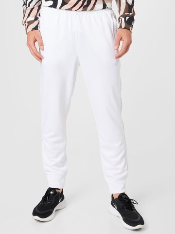 Nike Sportswear Tapered Broek in Wit: voorkant