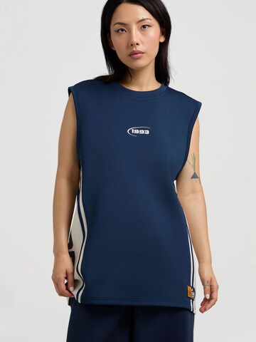 Bluză de molton de la AND1 pe albastru: față