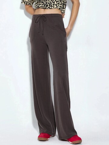 Wide leg Pantaloni di Busem in marrone: frontale