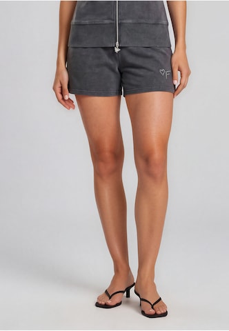 Felicious Regular Trousers in Black: front