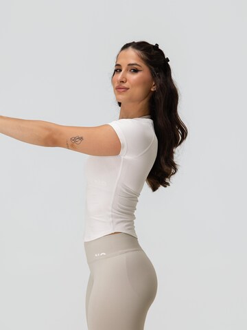 Sport top 'Hue' de la neverover pe alb
