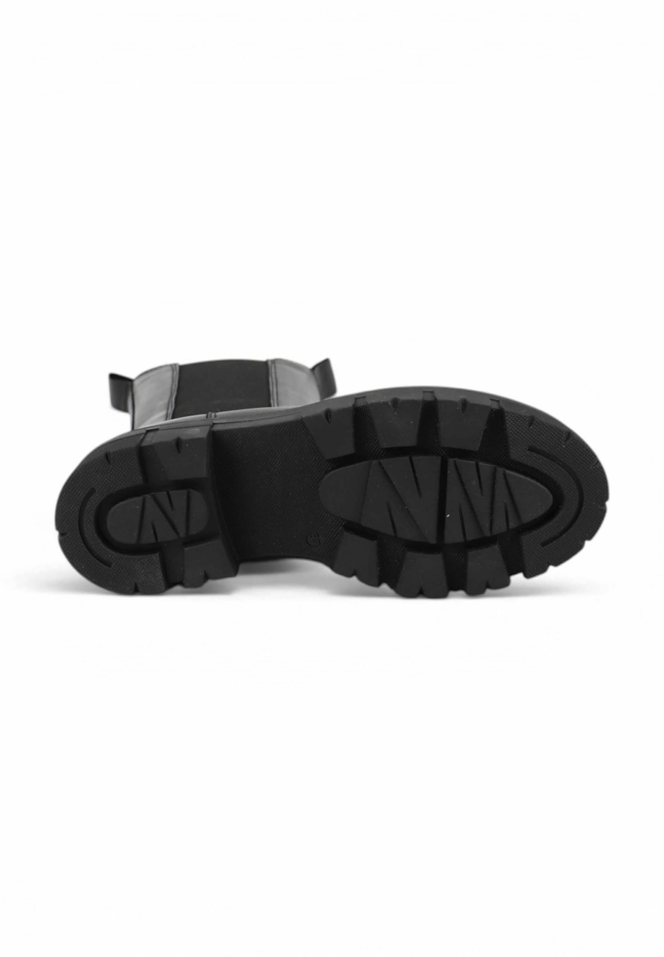 Boots chelsea 'CHER' di Apple of Eden in nero