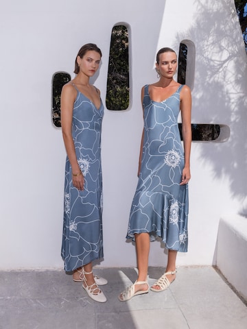 Haris Cotton Jurk in Blauw: voorkant