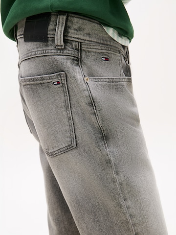 Tommy Jeans Szabványos Farmer 'RONNIE' - szürke