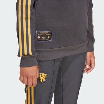 ADIDAS ORIGINALS Sweatshirt 'Manchester United Terrace Icons' in Black