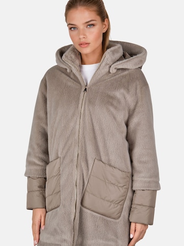 Veste outdoor White Label en marron : devant