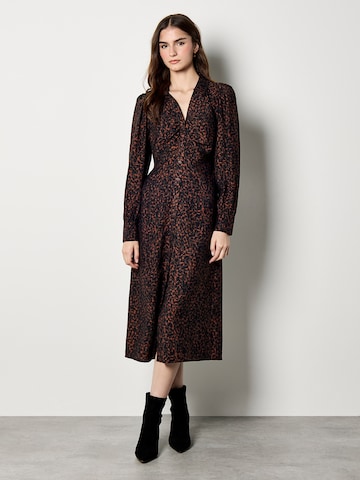 Robe ' ' Apricot en marron : devant