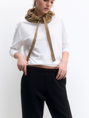 Pull&Bear Tapered Nadrág - fekete