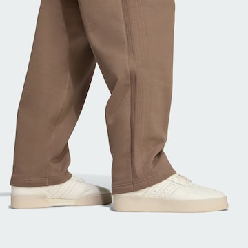 ADIDAS ORIGINALS Loosefit Παντελόνι 'Premium Essentials' σε καφέ