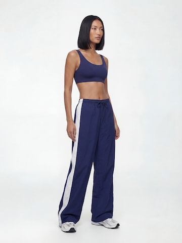 V!BE STUD!OS Wide leg Παντελόνι σε μπλε