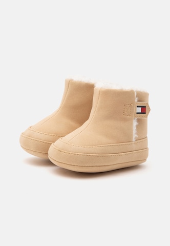 Nou-născuți 'KIKI' de la TOMMY HILFIGER pe bej