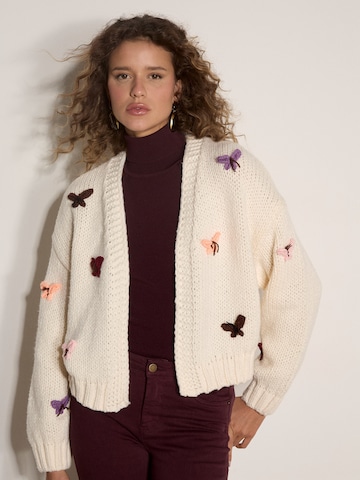 Cardigan bavarois ' ' Apricot en beige : devant