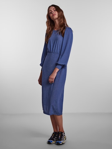 Robe 'Tina' PIECES en bleu