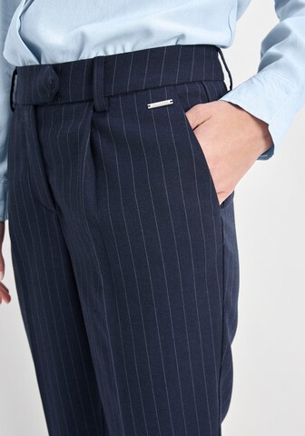 HECHTER PARIS Slim fit Pleated Pants in Blue