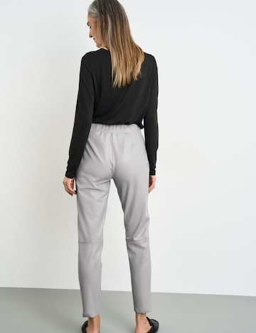 Coupe slim Pantalon GERRY WEBER en gris