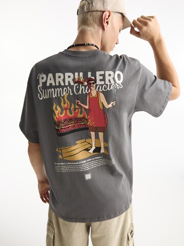 Tricou de la Pull&Bear pe gri