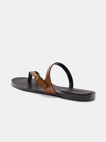 Pull&Bear Сандали с разделител за пръстите в кафяво