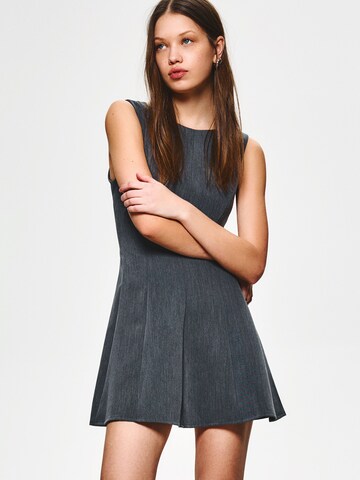 Abito di Bershka in grigio: frontale