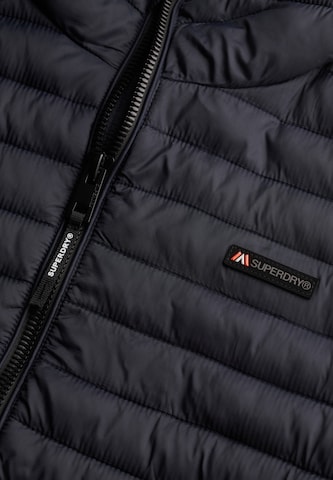 Veste mi-saison 'Fuji Lite' Superdry en bleu