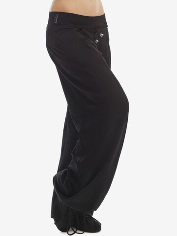Winshape Lużny krój Spodnie sportowe 'WTE3' w kolorze czarny: przód