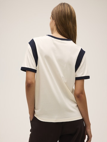 Maglietta 'FRAINA relaxed blocked logo t-shirt' di FILA in bianco