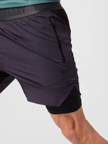 Superdry Regular Sportshorts 'Train' in Grau