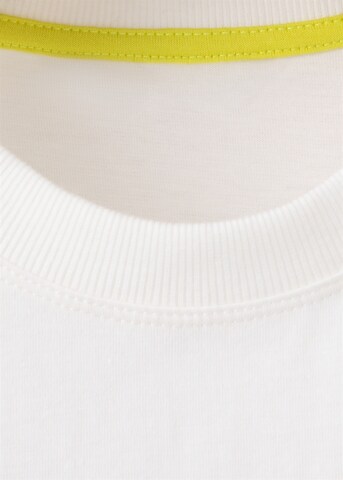 Tricou 'JUCOURT' de la MANGO KIDS pe alb