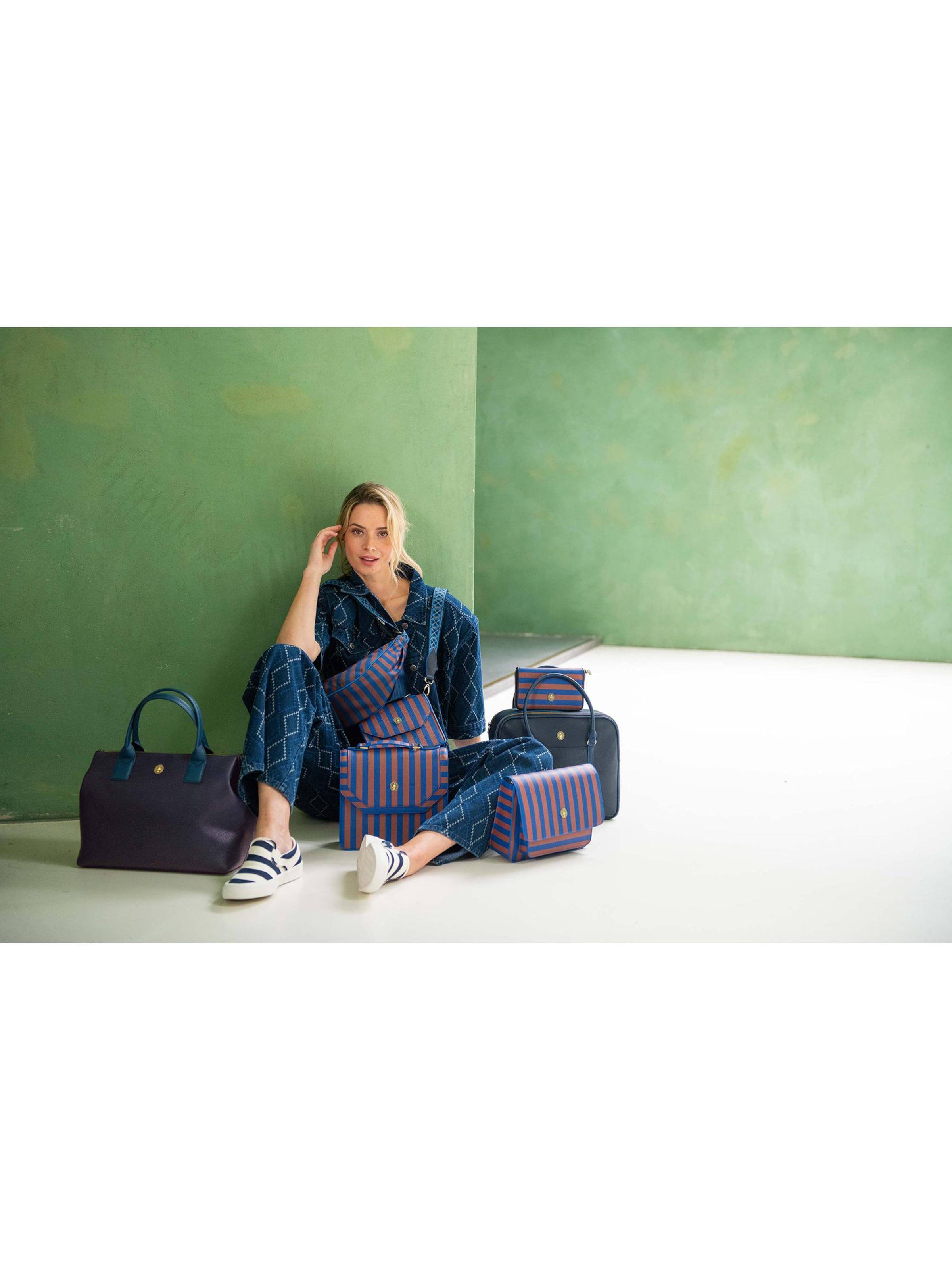 PIP STUDIO Handbag in Blue