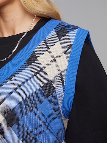 Pull-over 'Delia' ABOUT YOU x Sharlota en bleu